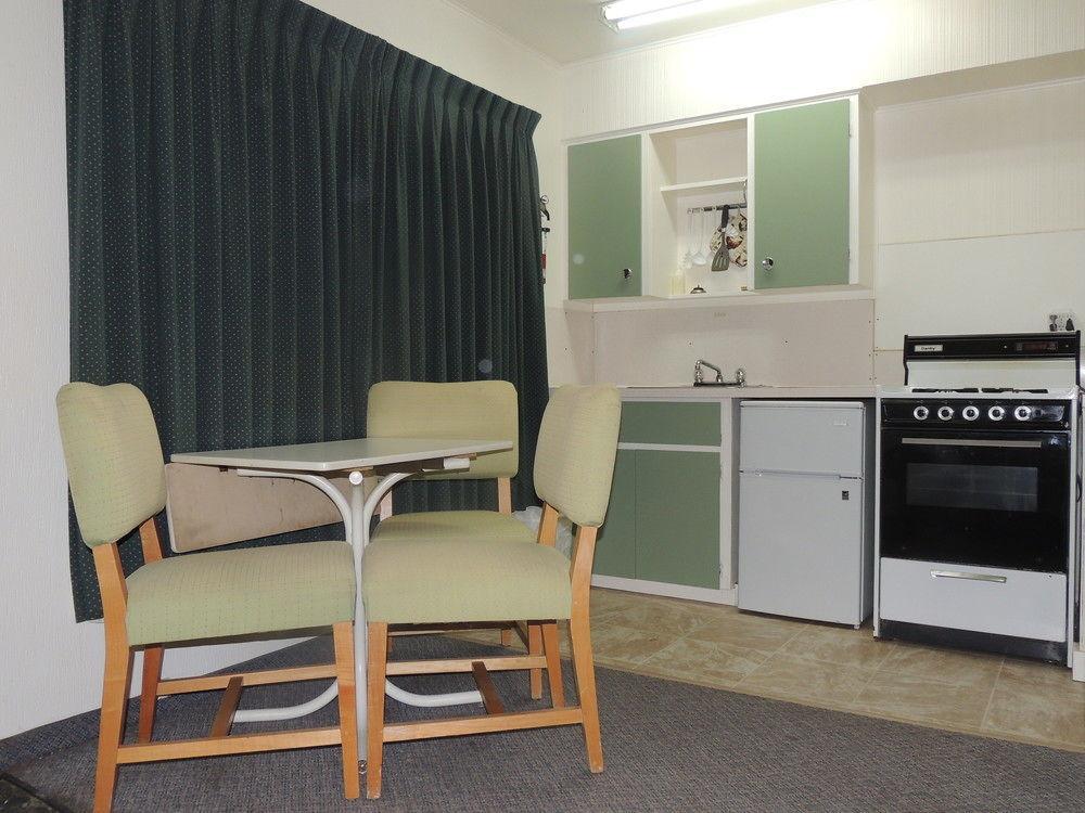 100 Mile Motel & Rv Park 100 Mile House Extérieur photo