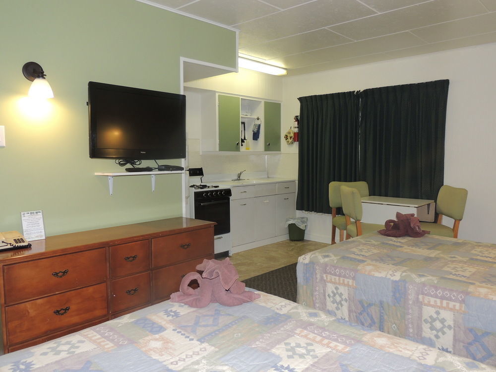 100 Mile Motel & Rv Park 100 Mile House Extérieur photo