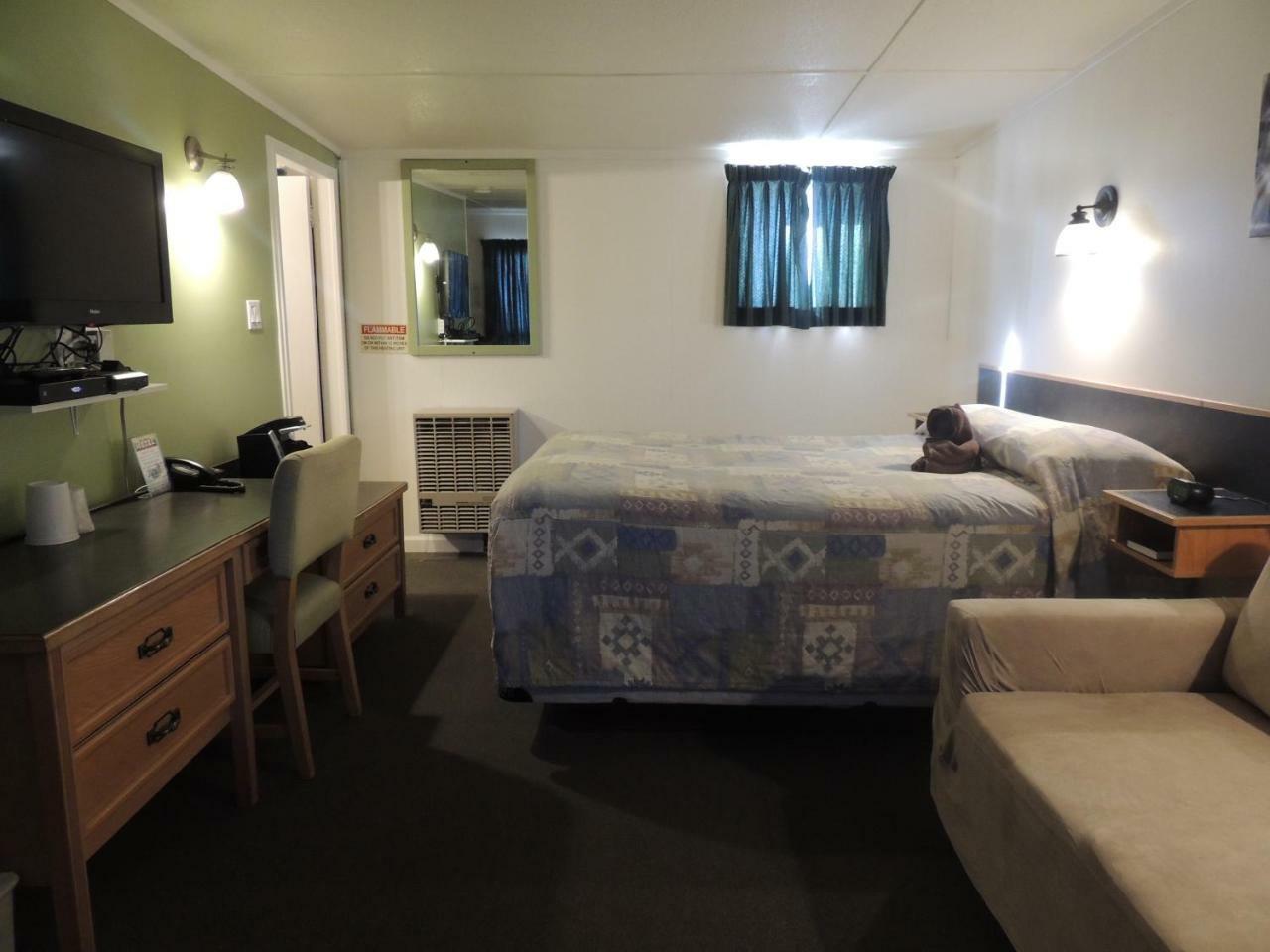 100 Mile Motel & Rv Park 100 Mile House Extérieur photo