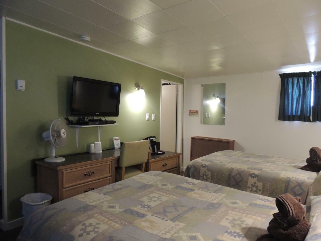 100 Mile Motel & Rv Park 100 Mile House Extérieur photo
